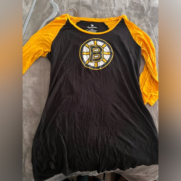 $4 each sport tees! Red Sox and bruins - Picture 6 of 7